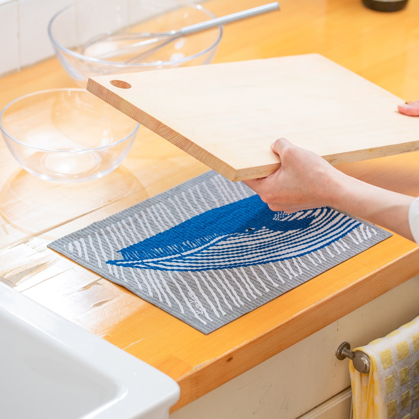 Whale kitchen sponge wipe designed by kata kata